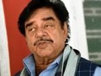 Veteran actor and politician Shatrughan Sinha speaks with media personnel Patna, Bihar. (File photo)&nbsp;