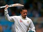 Usman Khawaja walks back to pavilion after his dismissal on 160 runs during 2nd day of second Test between Pakistan and Australia.(AP) Usman Khawaja walks back to pavilion after his dismissal on 160 runs during 2nd day of second Test between Pakistan and Australia.(AP)