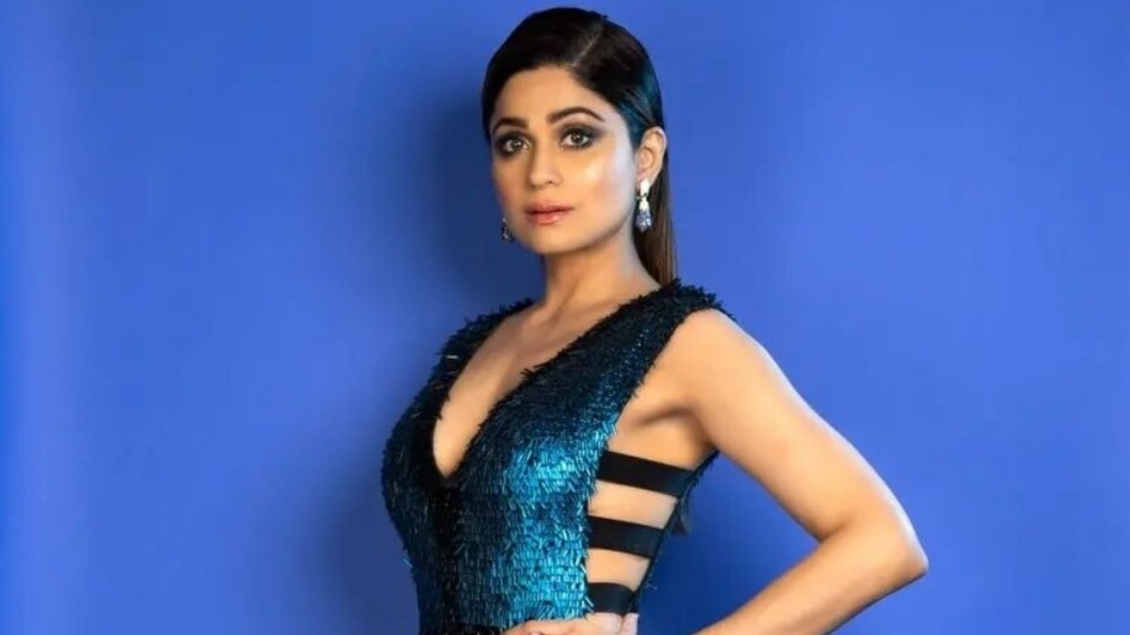 Shamita Shetty in blue gown nails plunging neck fashion at Iconic Gold Awards, fans call her ‘queen’: See pics