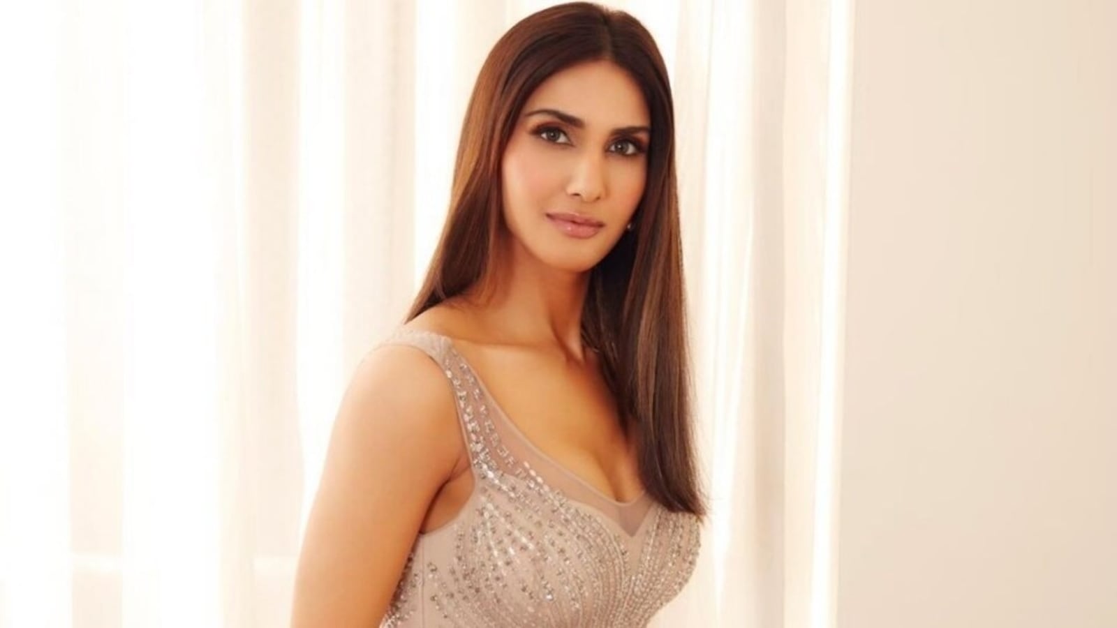 Vaani Kapoor raises hotness quotient in sleeveless nude pink gown for new  pics | Fashion Trends - Hindustan Times