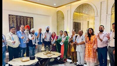 Fourteen Congress and Shiromani Akali Dal (SAD) councillors joined the Aam Aadmi Party (AAP) in the presence of Delhi deputy chief minister Manish Sisodia and Punjab AAP affairs in-charge Jarnail Singh in Amritsar on Sunday.