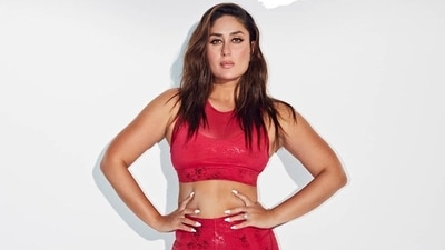 Kareena Kapoor kills it during Yoga routine by nailing Side Plank Variation: Read benefits of the difficult pose (Instagram/kareenakapoorkhan) Kareena Kapoor kills it during Yoga routine by nailing Side Plank Variation: Read benefits of the difficult pose (Instagram/kareenakapoorkhan)
