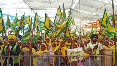 SKM to meet in Delhi tomorrow to restart the farmers' protest. SKM to meet in Delhi tomorrow to restart the farmers' protest.