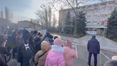 People protest the abduction of Mayor Ivan Fedorov, outside the Melitopol regional administration building. (via Reuters)