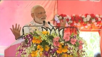 Prime Minister Narendra Modi, addressing BJP workers before filing nomination papers from Varanasi, said there was an unprecedented pro-incumbency wave in the country. (HT file)