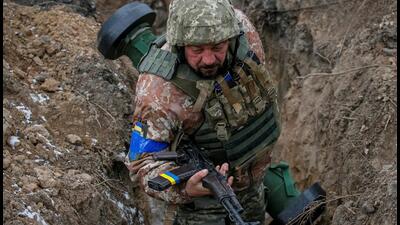 A Ukrainian service member walks along a trench with a Javelin missile system at a position on the front line in the north Kyiv region on Sunday. (REUTERS) A Ukrainian service member walks along a trench with a Javelin missile system at a position on the front line in the north Kyiv region on Sunday. (REUTERS)