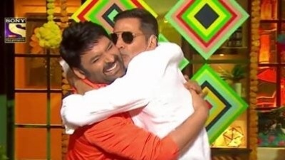 Akshay Kumar kissing Kapil Sharma on The Kapil Sharma Show.