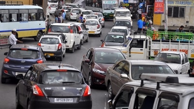 A delay in renewing registrations of private vehicles will cost an additional ₹300 every month. (HT file) A delay in renewing registrations of private vehicles will cost an additional ₹300 every month. (HT file)