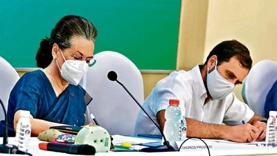 Congress president Sonia Gandhi with party leader Rahul Gandhi at the CWC meeting in New Delhi on Sunday. (ANI) Congress president Sonia Gandhi with party leader Rahul Gandhi at the CWC meeting in New Delhi on Sunday. (ANI)