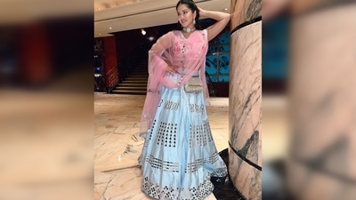Sunny Leone went all out and wore fancy jewellery that comprised of a pearl choker and matching earrings. (Instagram/@sunnyleone) Sunny Leone went all out and wore fancy jewellery that comprised of a pearl choker and matching earrings. (Instagram/@sunnyleone)