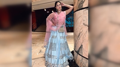 Sunny Leone's Instagram caption read, "It’s a night to shine in this lovely outfit.." (Instagram/@sunnyleone) Sunny Leone's Instagram caption read, "It’s a night to shine in this lovely outfit.." (Instagram/@sunnyleone)