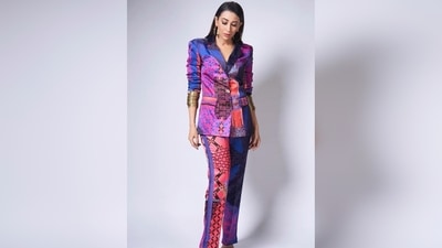 Karisma Kapoor wore this outfit to the show India's Got Talent Season 9. The show was also attended by Govinda, who played Karisma's love interest in several 90s films. (Instagram/@therealkarismakapoor) Karisma Kapoor wore this outfit to the show India's Got Talent Season 9. The show was also attended by Govinda, who played Karisma's love interest in several 90s films. (Instagram/@therealkarismakapoor)