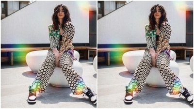 Styled by fashion stylist Khyati Busa, Shibani wore her tresses in beach wavy curls with a middle part as she posed for the pictures. (Instagram/@shibanidandekar)