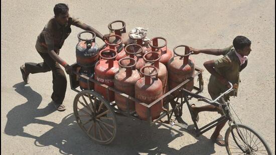Distribution of free domestic cooking gas cylinders (one each) to all the beneficiaries of the Ujjwala scheme on the occasion of Holi is among the promises on the BJP manifesto. (FILE PHOTO)