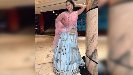 Sunny Leone went all out and wore fancy jewellery that comprised of a pearl choker and matching earrings.(Instagram/@sunnyleone)