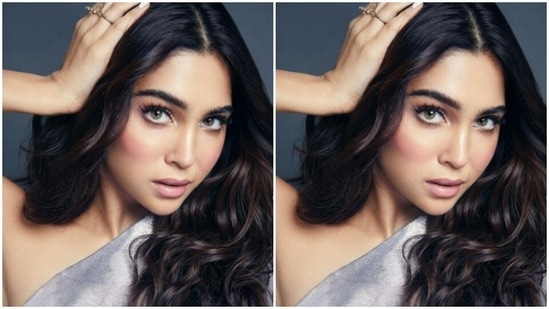 Styled by fashion stylist Lakshmi Lehr, Sharvari wore her tresses open in wavy curls with a middle part as she posed for the cameras.(Instagram/@sharvari)