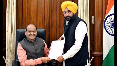Punjab CM-designate Bhagwant Mann handing over his resignation from the membership of the Lok Sabha to Speaker Om Birla in New Delhi on Monday. (ANI Photo)