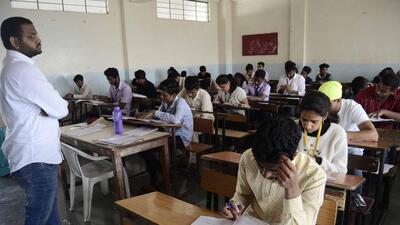 According to board officials, on Saturday 27 incidents of malpractice were reported across Maharashtra for the paper of chemistry. For the paper of political science, a total of 14 malpractices were reported by the board across all divisions. (REPRESENTATIVE PHOTO)