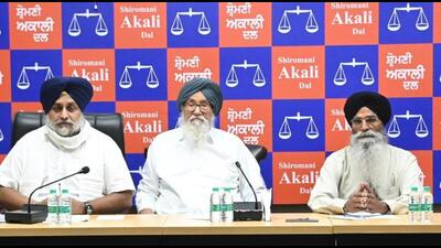 Former Punjab chief minister Parkash Singh Badal with Shiromani Akali Dal president Sukhbir Singh Badal at the party’s core committee meeting in Chandigarh on Monday. (Keshav Singh/HT) Former Punjab chief minister Parkash Singh Badal with Shiromani Akali Dal president Sukhbir Singh Badal at the party’s core committee meeting in Chandigarh on Monday. (Keshav Singh/HT)