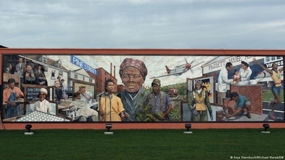 Michael Rosato's mural "Reflections on Pine" is centered around Tubman (Anja Steinbuch/Michael Marek/DW ) Michael Rosato's mural "Reflections on Pine" is centered around Tubman (Anja Steinbuch/Michael Marek/DW )