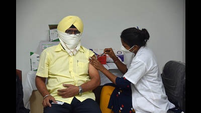 Health experts have, however, warned citizens to exercise caution. (Bachchan Kumar/ HT PHOTO) Health experts have, however, warned citizens to exercise caution. (Bachchan Kumar/ HT PHOTO)