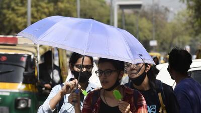 On Monday, Gurugram recorded a maximum temperature of 33.5°C and a minimum of 16.2°C. The maximum temperature is set to reach 38°C after Holi on March 18. (Vipin Kumar/HT PHOTO) On Monday, Gurugram recorded a maximum temperature of 33.5°C and a minimum of 16.2°C. The maximum temperature is set to reach 38°C after Holi on March 18. (Vipin Kumar/HT PHOTO)