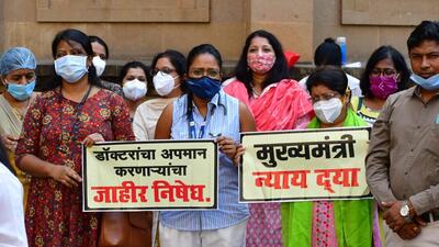 JJ Hospital doctors and medical teachers who have been protesting since the last 45 days give ultimatum of 14th March to the State government for their pay hike and regularisation of temporary lectures, at JJ Hospital, Byculla, in Mumbai on Monday. (Bhushan Koyande/ HT Photo) JJ Hospital doctors and medical teachers who have been protesting since the last 45 days give ultimatum of 14th March to the State government for their pay hike and regularisation of temporary lectures, at JJ Hospital, Byculla, in Mumbai on Monday. (Bhushan Koyande/ HT Photo)