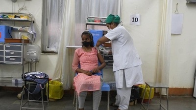A medic administers a dose of Covid-19 vaccine to a girl at Nair Hospital, in Mumbai. (HT photo) A medic administers a dose of Covid-19 vaccine to a girl at Nair Hospital, in Mumbai. (HT photo)