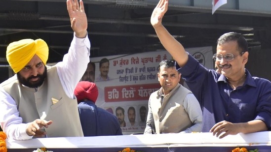 AAP national convener Arvind Kejriwal with Punjab CM-elect Bhagwant Mann during a road show in Amritsar on Sunday. (Sameer Sehgal/HT)