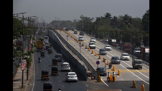 Mumbai suburbs guardian minister Aaditya Thackeray on Monday ordered MMRDA to open the flyover after criticism from several corners that the flyover was not opened as it was waiting for inauguration at the hands of a minister (Pratik Chorge/HT PHOTO)
