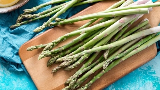 Asparagus: It contains Vitamin C which is necessary for sperm health. Having this green vegetable on a regular basis can boost the sperm count naturally. Moreover, it tends to save the sperm from free-radical damage. Ultimately, the sperm count increases and you will be able to enhance your reproductive health.(Unsplash)