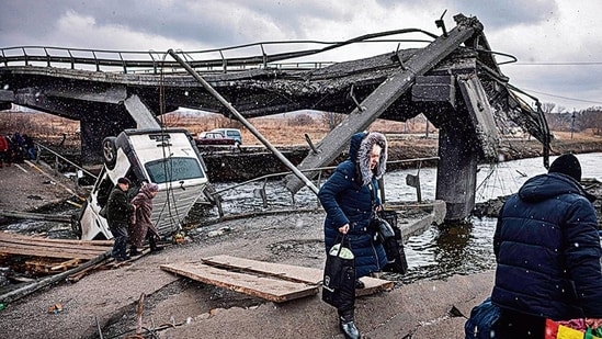 Evacuees flee the city of Irpin, northwest of Kyiv on Sunday.(AFP)