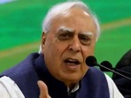 Senior Congress leader Kapil Sibal called for Gandhis to step aside from the leadership role(ANI) Senior Congress leader Kapil Sibal called for Gandhis to step aside from the leadership role(ANI)