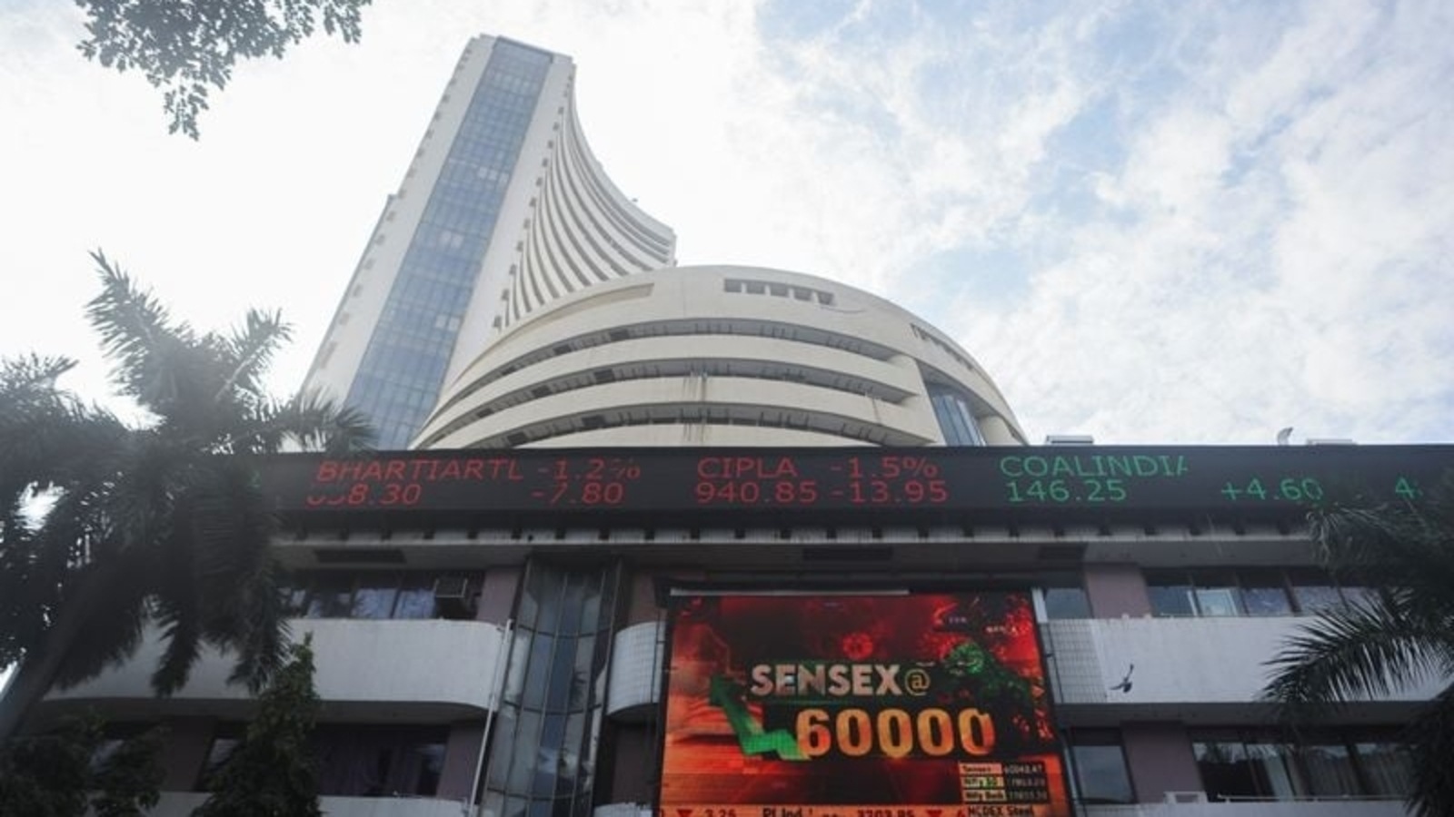 Sensex down by 709 points to close at 55,776, Nifty down by 208 points ...