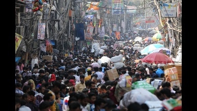 A crowded market ahead of the Holi festival in New Delhi. (HT Photo) A crowded market ahead of the Holi festival in New Delhi. (HT Photo)