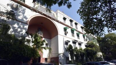 The colonial-era residential colony was constructed by late Sir Sobha Singh, a prominent civil contractor and real estate developer, who constructed several buildings in Lutyens’ Delhi, in the 1940s. There are 84 flats in the neighbourhood of which 14 are with the central government. (HT Archive) The colonial-era residential colony was constructed by late Sir Sobha Singh, a prominent civil contractor and real estate developer, who constructed several buildings in Lutyens’ Delhi, in the 1940s. There are 84 flats in the neighbourhood of which 14 are with the central government. (HT Archive)