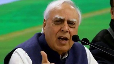Senior Congress leader Kapil Sibal called for Gandhis to step aside from the leadership role (ANI)