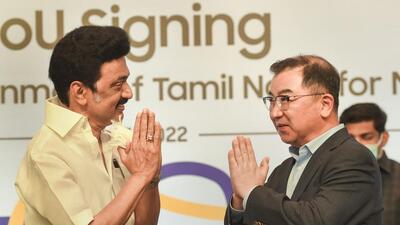 Tamil Nadu chief minister MK Stalin and Samsung Southwest Asia President Ken Kang exchange greetings, during an event for the signing of an MoU between Samsung and Tamil Nadu government for setting up a new compressor plant at Sriperumbudur, in Chennai, on Tuesday. (PTI) Tamil Nadu chief minister MK Stalin and Samsung Southwest Asia President Ken Kang exchange greetings, during an event for the signing of an MoU between Samsung and Tamil Nadu government for setting up a new compressor plant at Sriperumbudur, in Chennai, on Tuesday. (PTI)