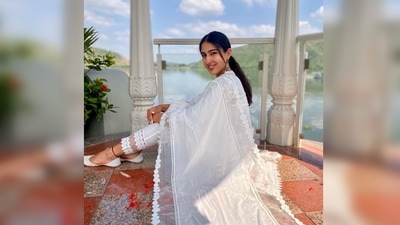 Sara Ali Khan has the best Holi outfit for you. You cannot go wrong with a classic and timeless all-white salwar suit. (Instagram/@saraalikhan95) Sara Ali Khan has the best Holi outfit for you. You cannot go wrong with a classic and timeless all-white salwar suit. (Instagram/@saraalikhan95)