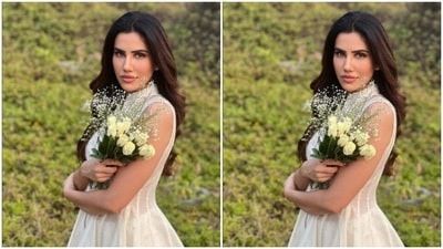 Sonnalli played muse to fashion designer Siddhartha Tytler and picked the white ethnic ensemble from his wardrobe. (Instagram/@sonnalliseygall)