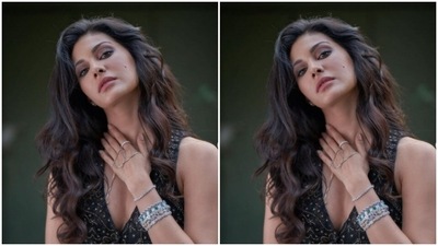 Amyra’s black attires are noteworthy. A few days back, Amyra decked up in a stunning co-ord set from the house of Verb. Amyra paired a long sleeveless black shrug decorated in gold zari details with a short black skirt. (Instagram/@amyradastur93)