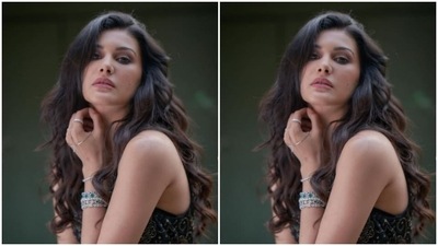 In silver and emerald bracelet from the shelves of House of Shikha, Amyra pulled off the boho chic look to perfection. (Instagram/@amyradastur93)