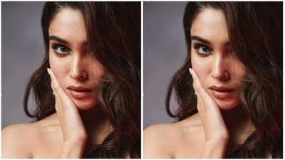 Assisted by makeup artist Niccky Rajaani, Sharvari decked up in nude eyeshadow, black eyeliner, mascara-laden eyelashes, contoured cheeks and a shade of nude lipstick. (Instagram/@sharvari)