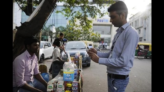 Spl camps to train street vendors in digital transactions (file photo)