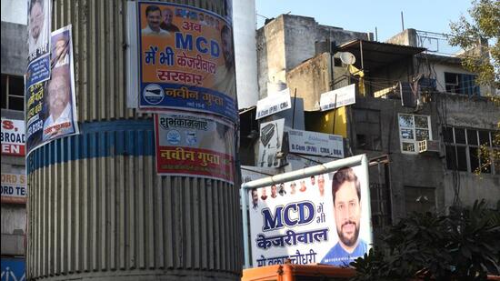 The deferment of the poll schedule announcement triggered a political row with the Aam Aadmi Party (AAP) hitting out at the Bharatiya Janata Party (BJP), claiming that it was “running away” from elections. (HT Archive)