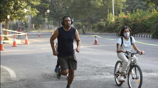 The move comes after the importance of cycle tracks was highlighted at a traffic management meeting last week. (Parveen Kumar/HT PHOTO) The move comes after the importance of cycle tracks was highlighted at a traffic management meeting last week. (Parveen Kumar/HT PHOTO)