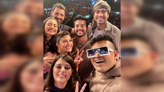 Jacqueline Fernandez also shared a photo with her team on stage and fans in the background.(Instagram/@jacquelinef143)