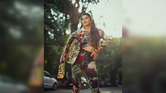 Jacqueline Fernandez clicked some candid shots outdoors for her Instagram family.(Instagram/@jacquelinef143)