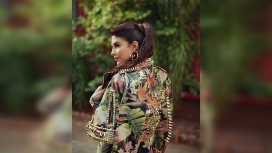 Jacqueline Fernandez wore spiral gold earrings and tied her hair up in a high ponytail for the full biker-girl look.(Instagram/@jacquelinef143)