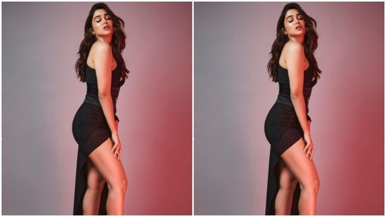 2In black stilettos, Sharvari accessorised her look to perfection as she stood showcasing her side profile.(Instagram/@sharvari)